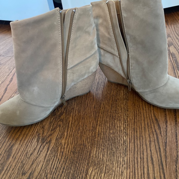 Tan shoes - Picture 2 of 2